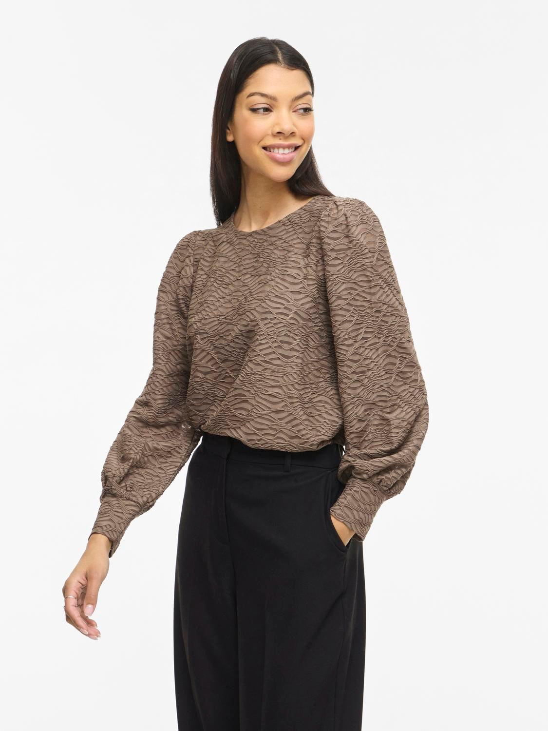 model_shot-front